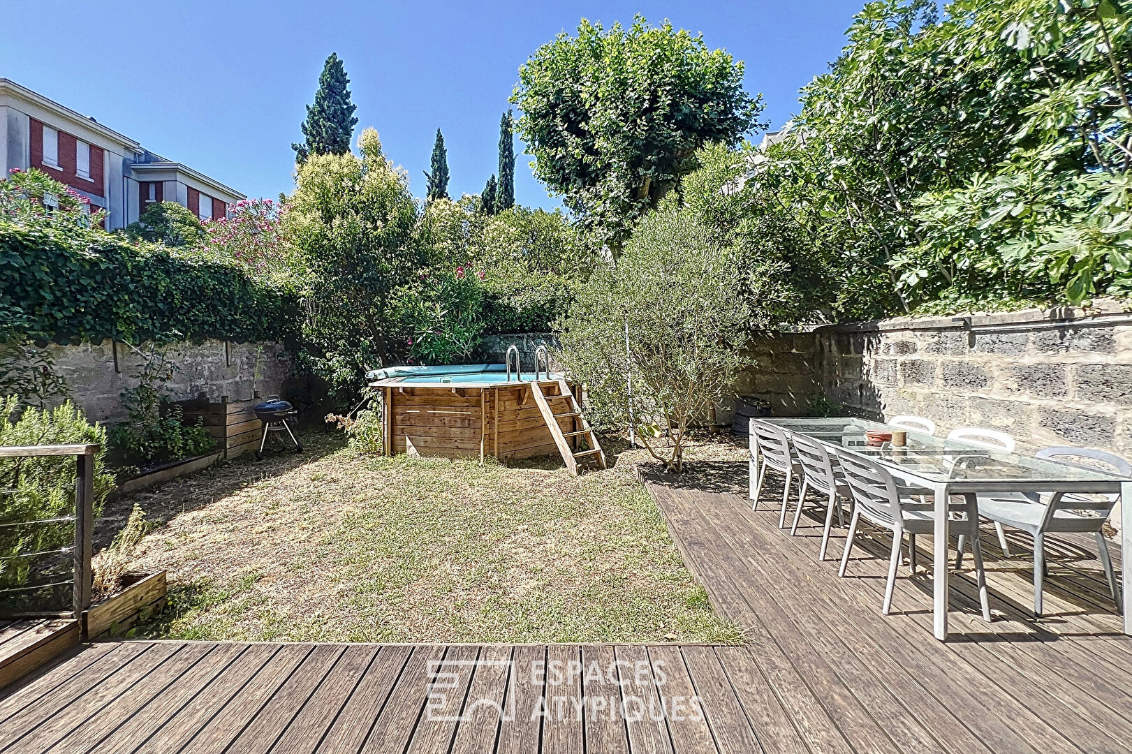 Beautiful apartment with garden and swimming pool