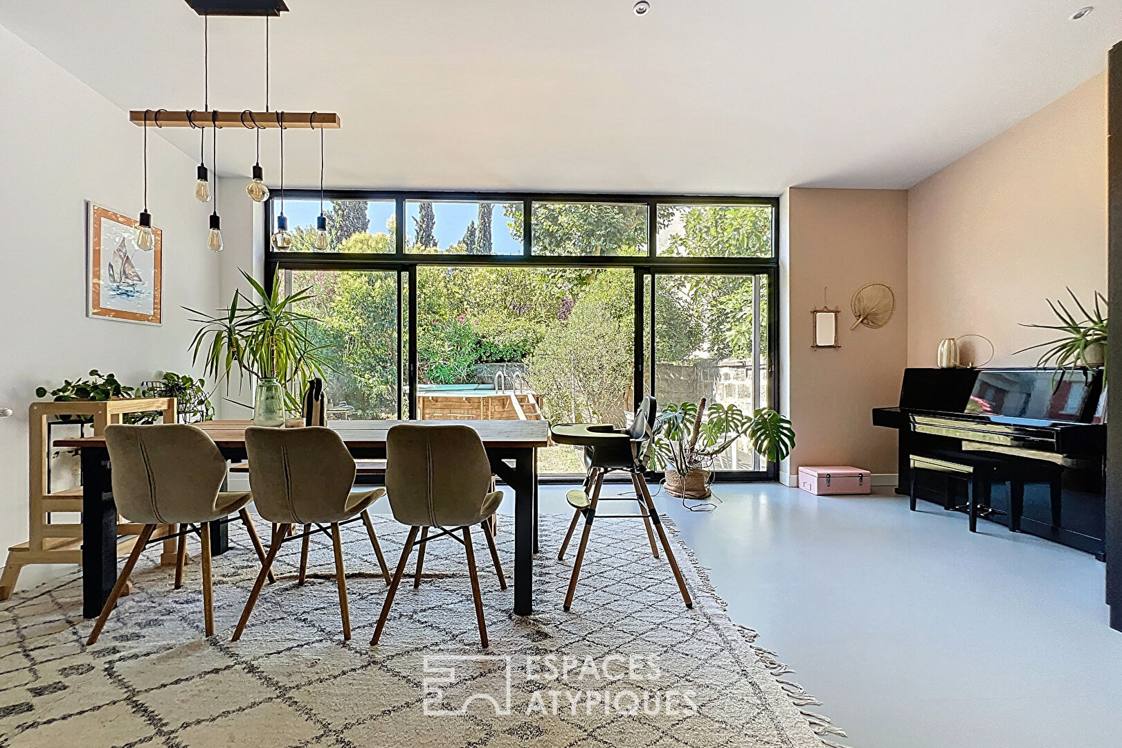 Beautiful apartment with garden and swimming pool
