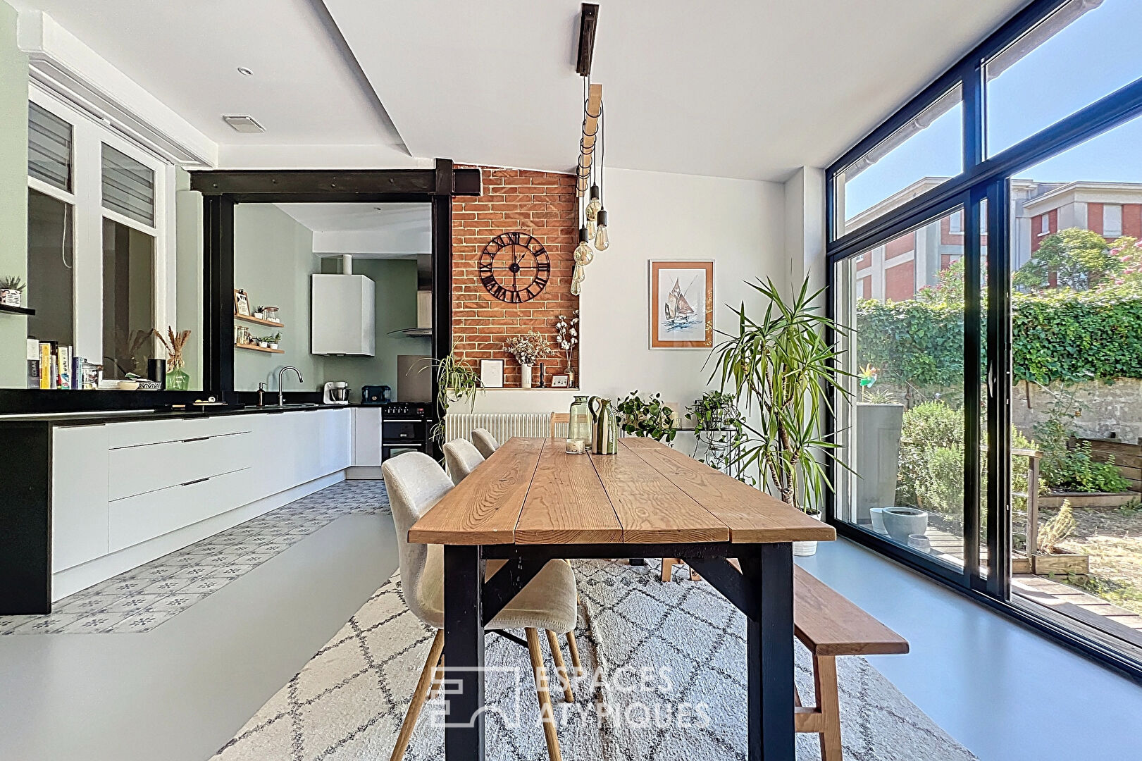 Beautiful apartment with garden and swimming pool