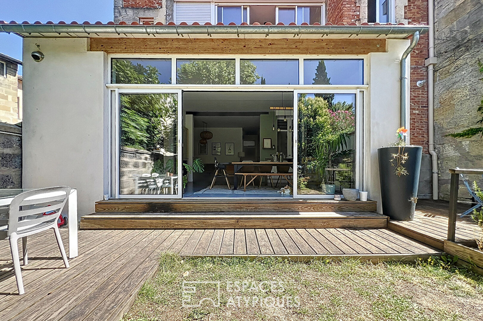 Beautiful apartment with garden and swimming pool