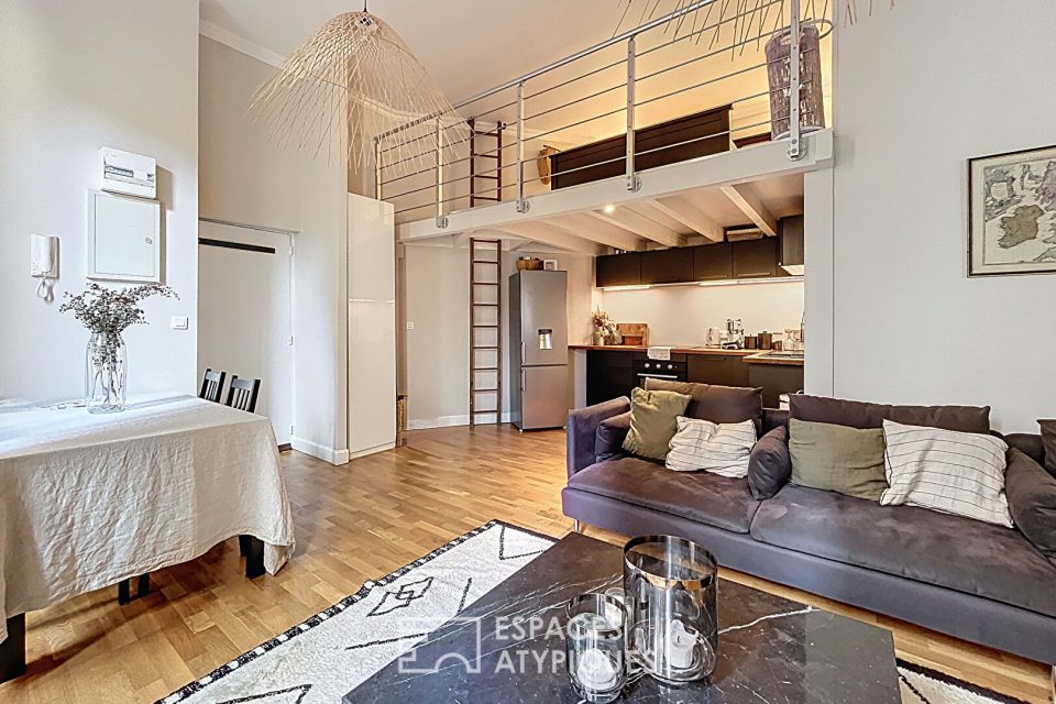 Duplex lumineux avec mezzanine et pierre apparente à Bordeaux Saint-Eloi