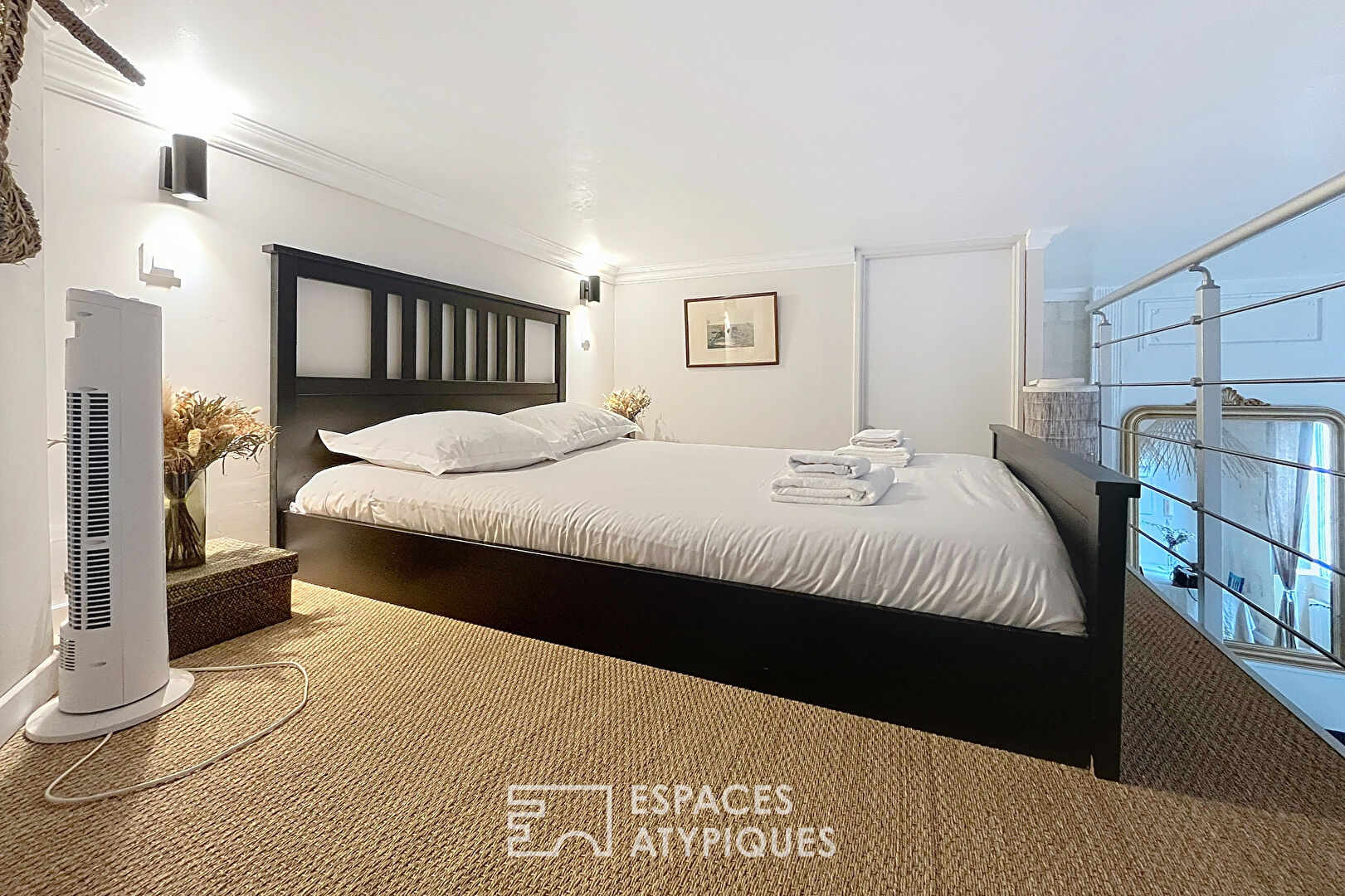 Duplex lumineux avec mezzanine et pierre apparente à Bordeaux Saint-Eloi