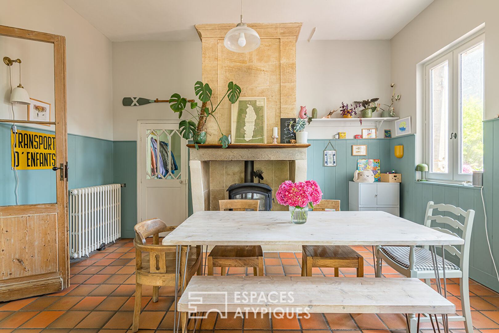Demeure de charme avec piscine, garage et dépendances