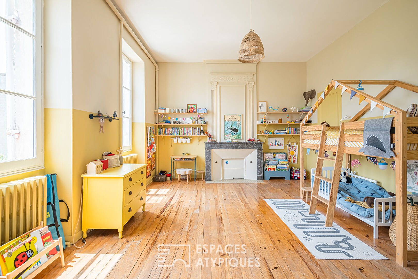 Demeure de charme avec piscine, garage et dépendances