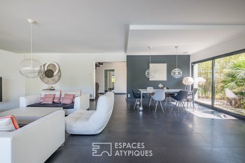 Architect-designed house with view, swimming pool and garage