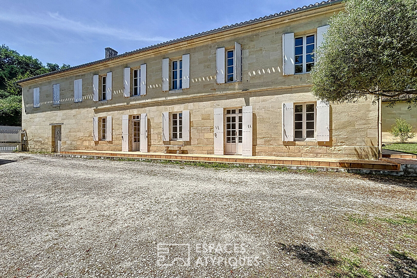 Spacieuse maison de caractère à réinventer