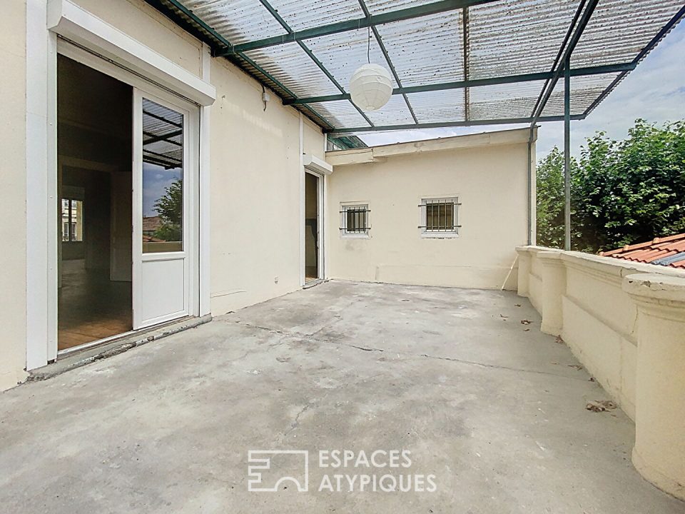 Appartement avec terrasse à rénover aux Chartrons