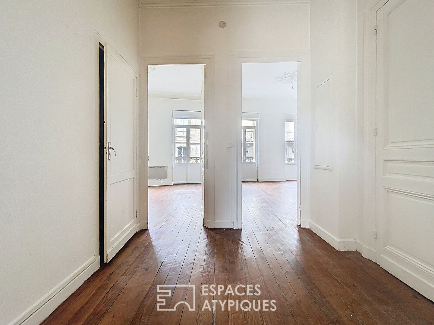 Apartment with terrace to renovate in Chartrons
