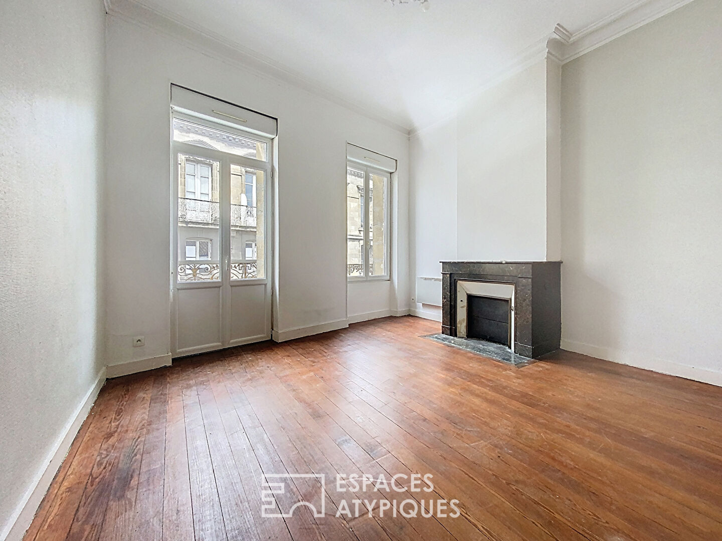 Apartment with terrace to renovate in Chartrons