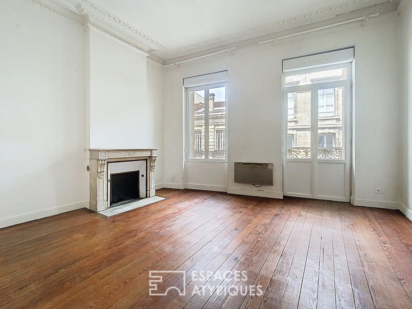 Apartment with terrace to renovate in Chartrons