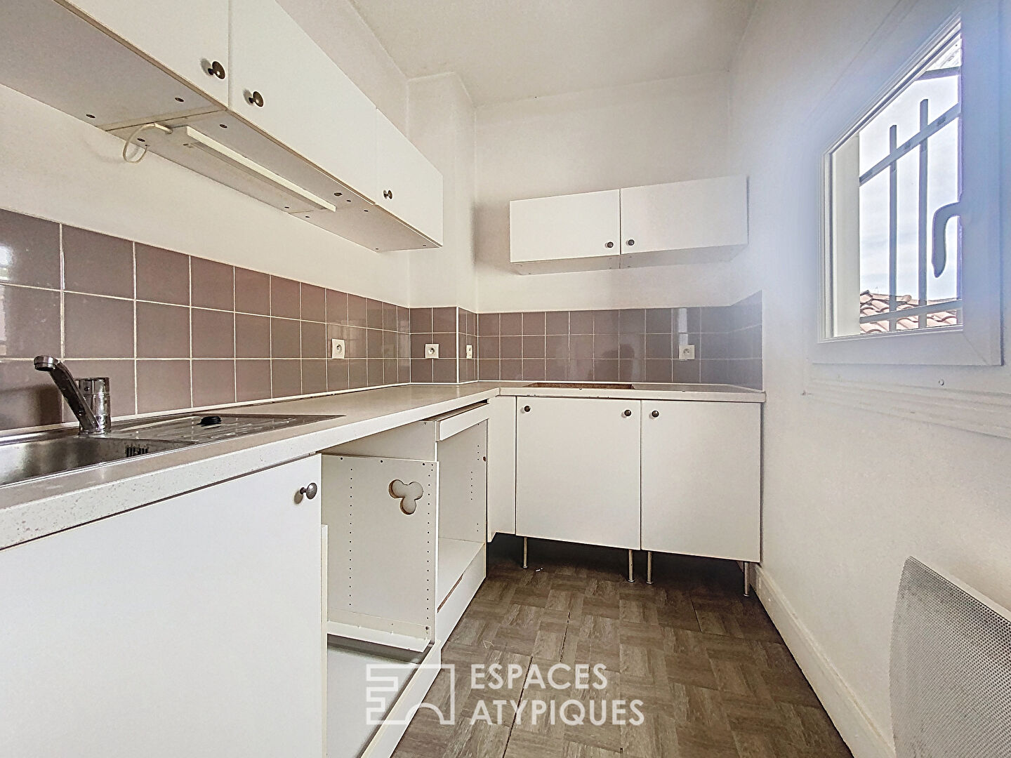 Apartment with terrace to renovate in Chartrons