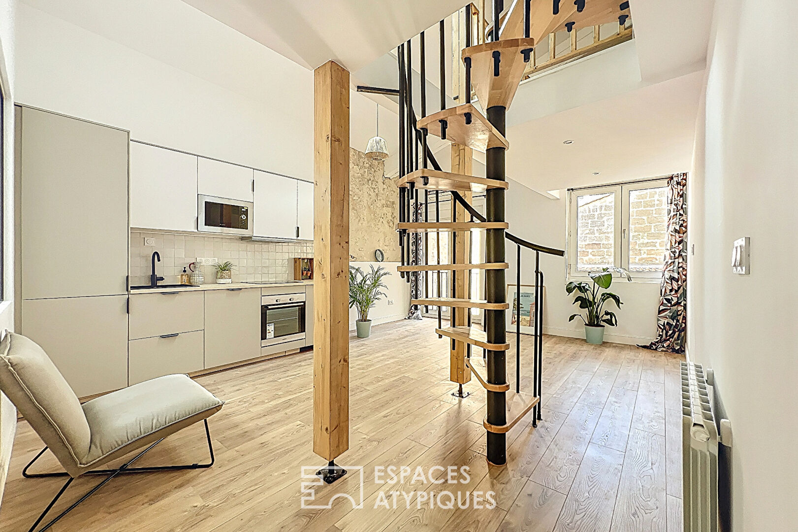 The loft-style duplex on the quays