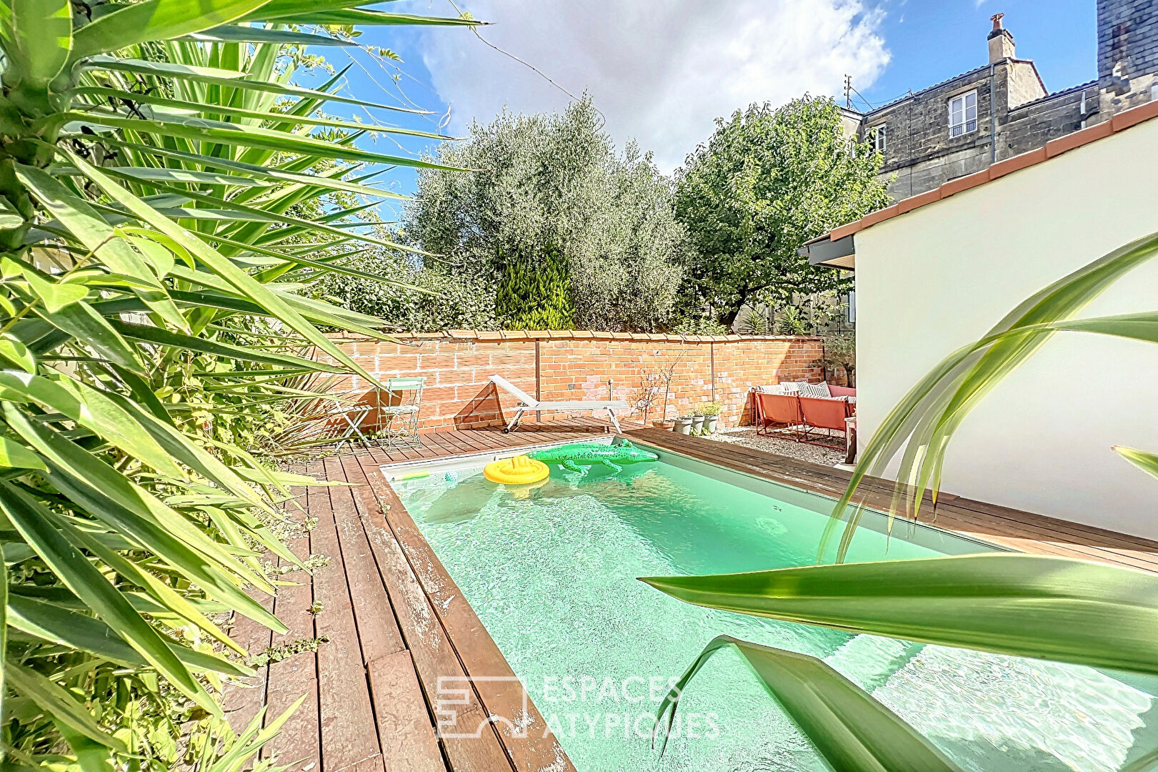 Apartment like a house with swimming pool