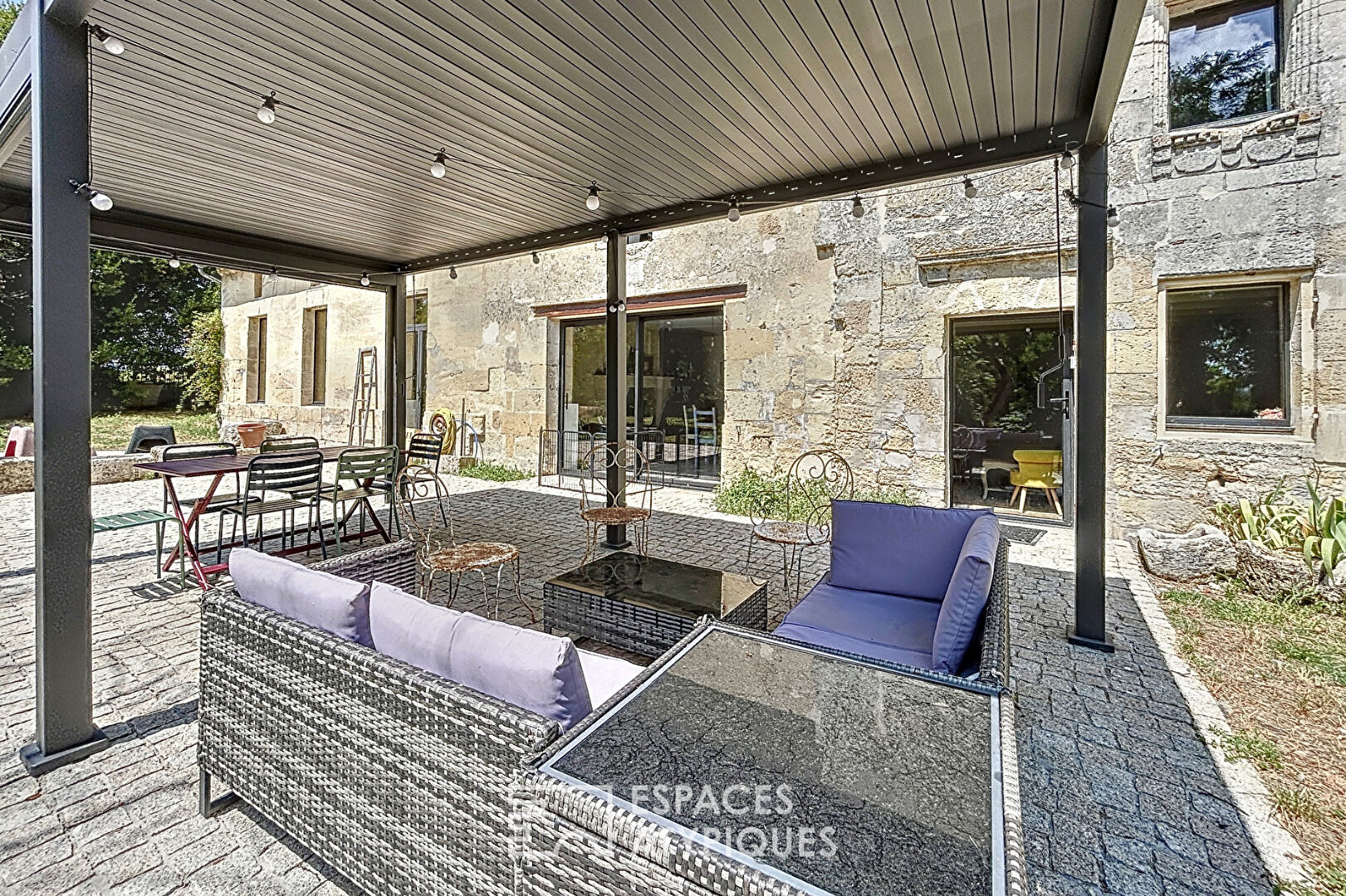 Grande maison familiale en pierre