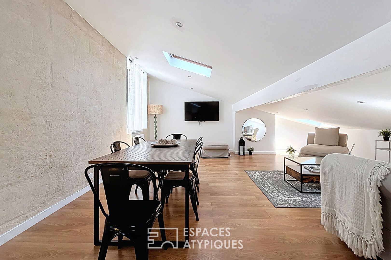 Furnished attic apartment in the Golden Triangle