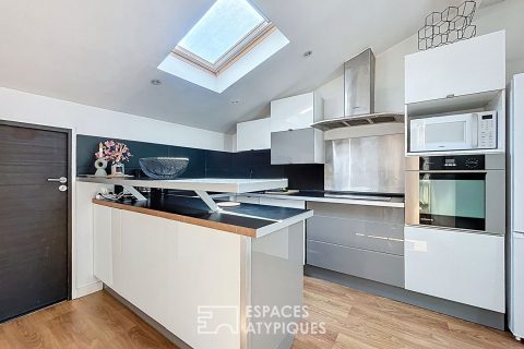 Furnished attic apartment in the Golden Triangle