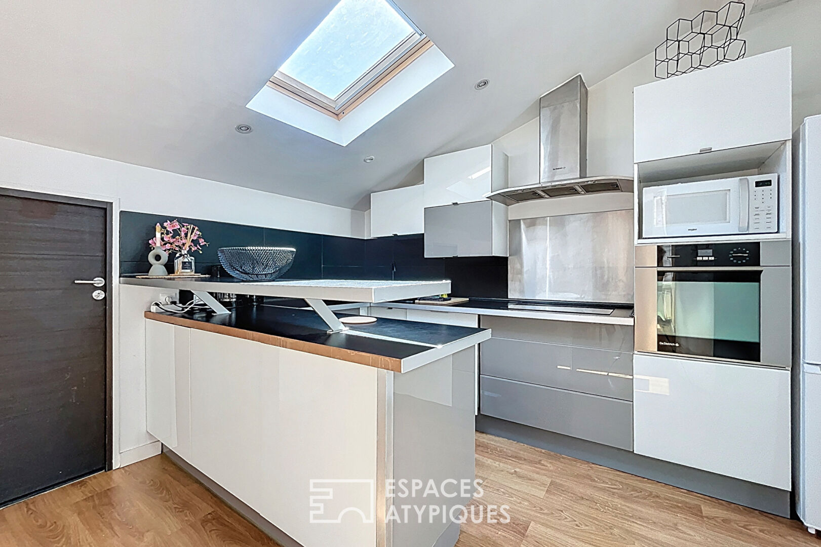 Furnished attic apartment in the Golden Triangle