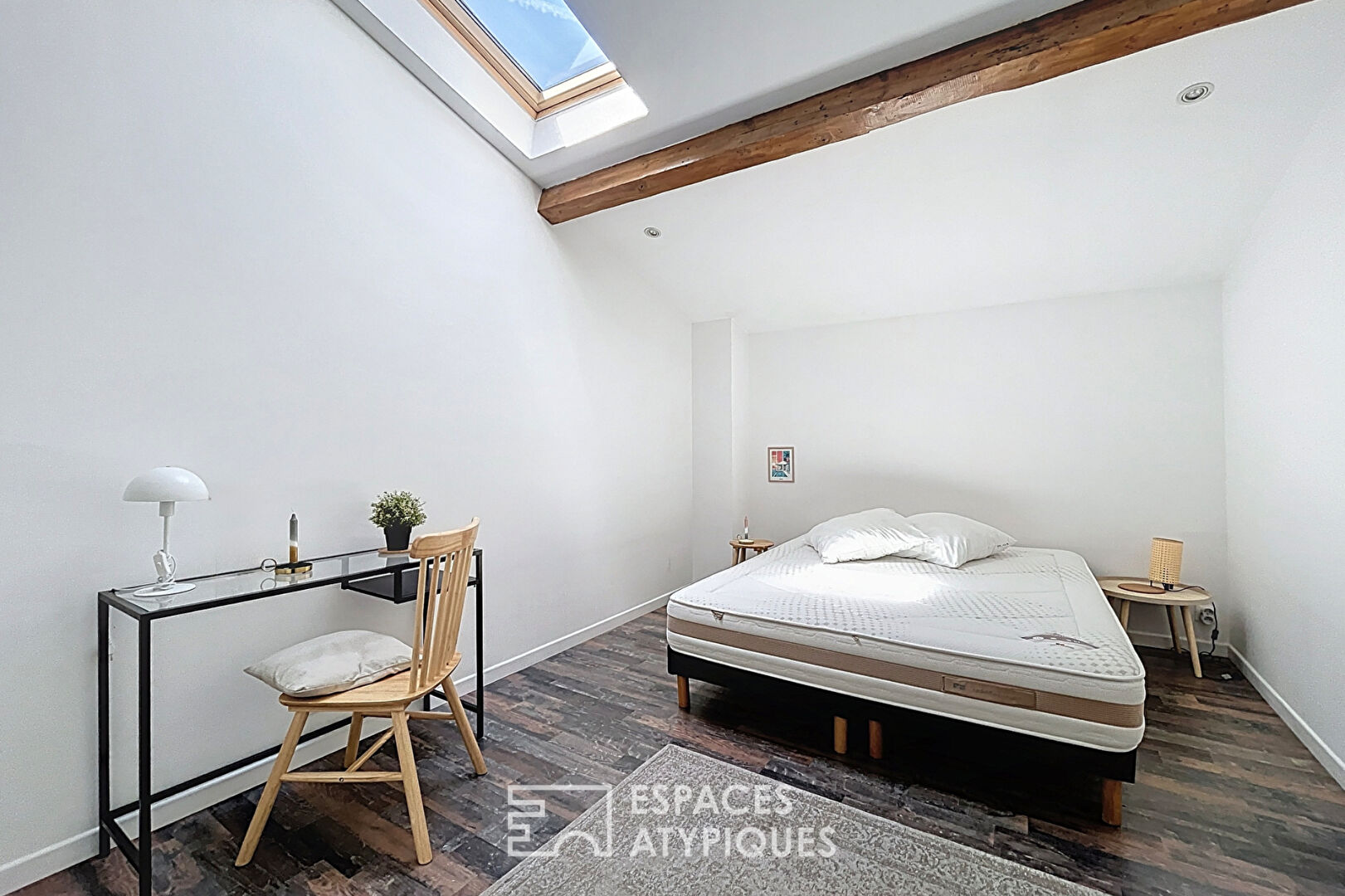 Furnished attic apartment in the Golden Triangle
