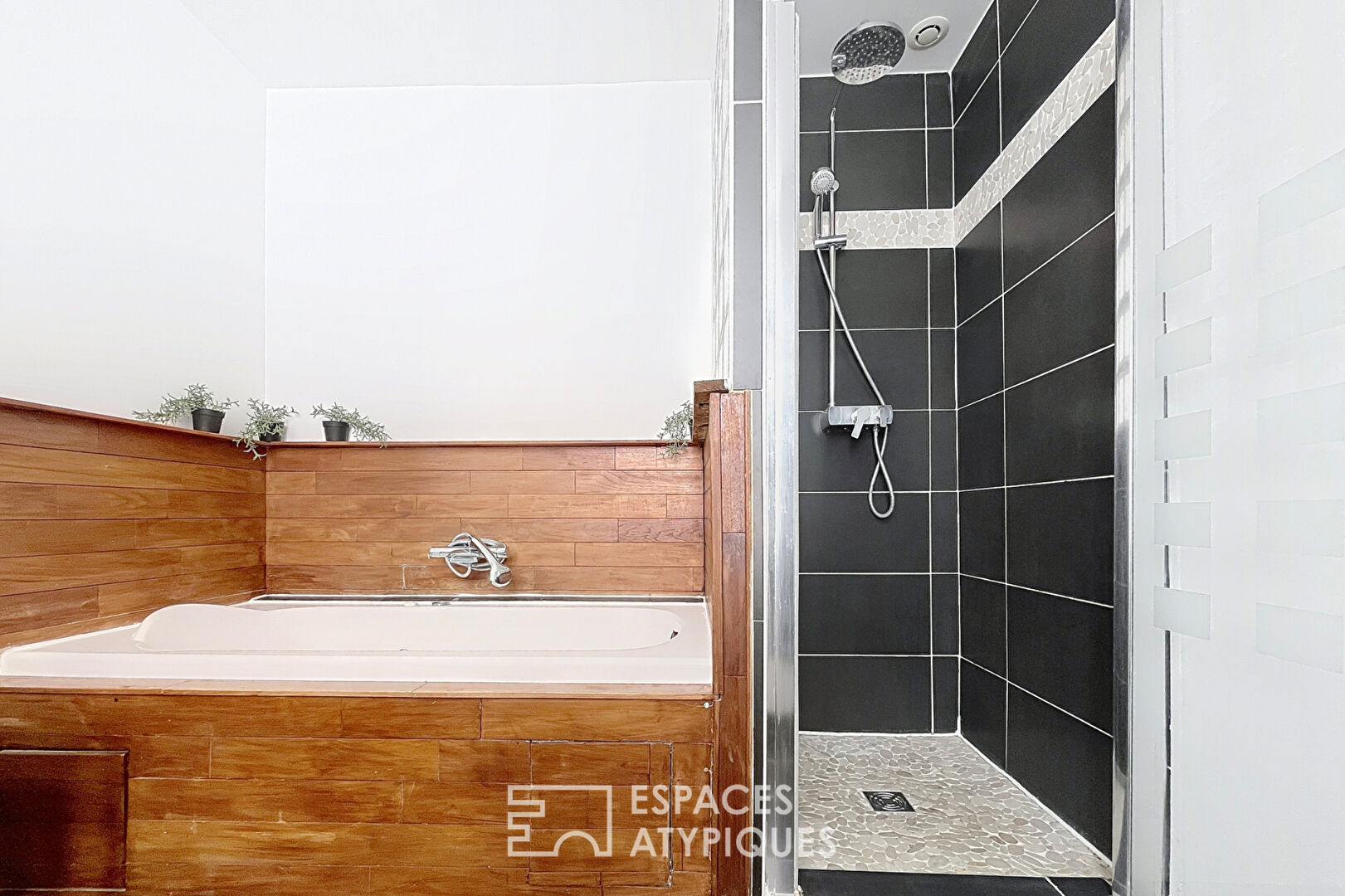 Furnished attic apartment in the Golden Triangle