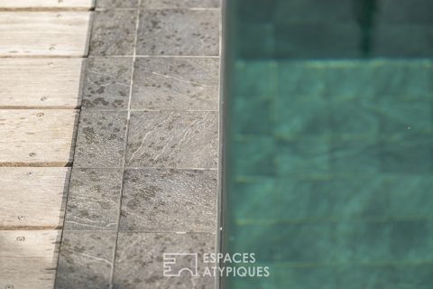Contemporary single-story house with swimming pool