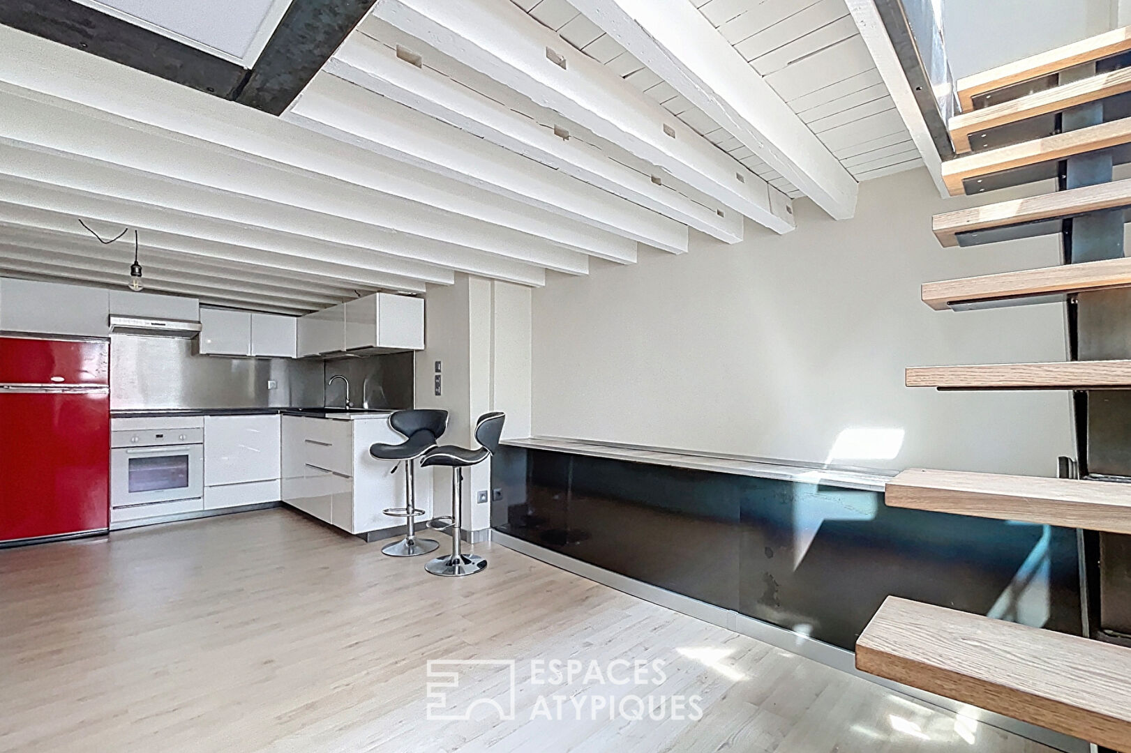 Industrial-style apartment in the heart of Bordeaux