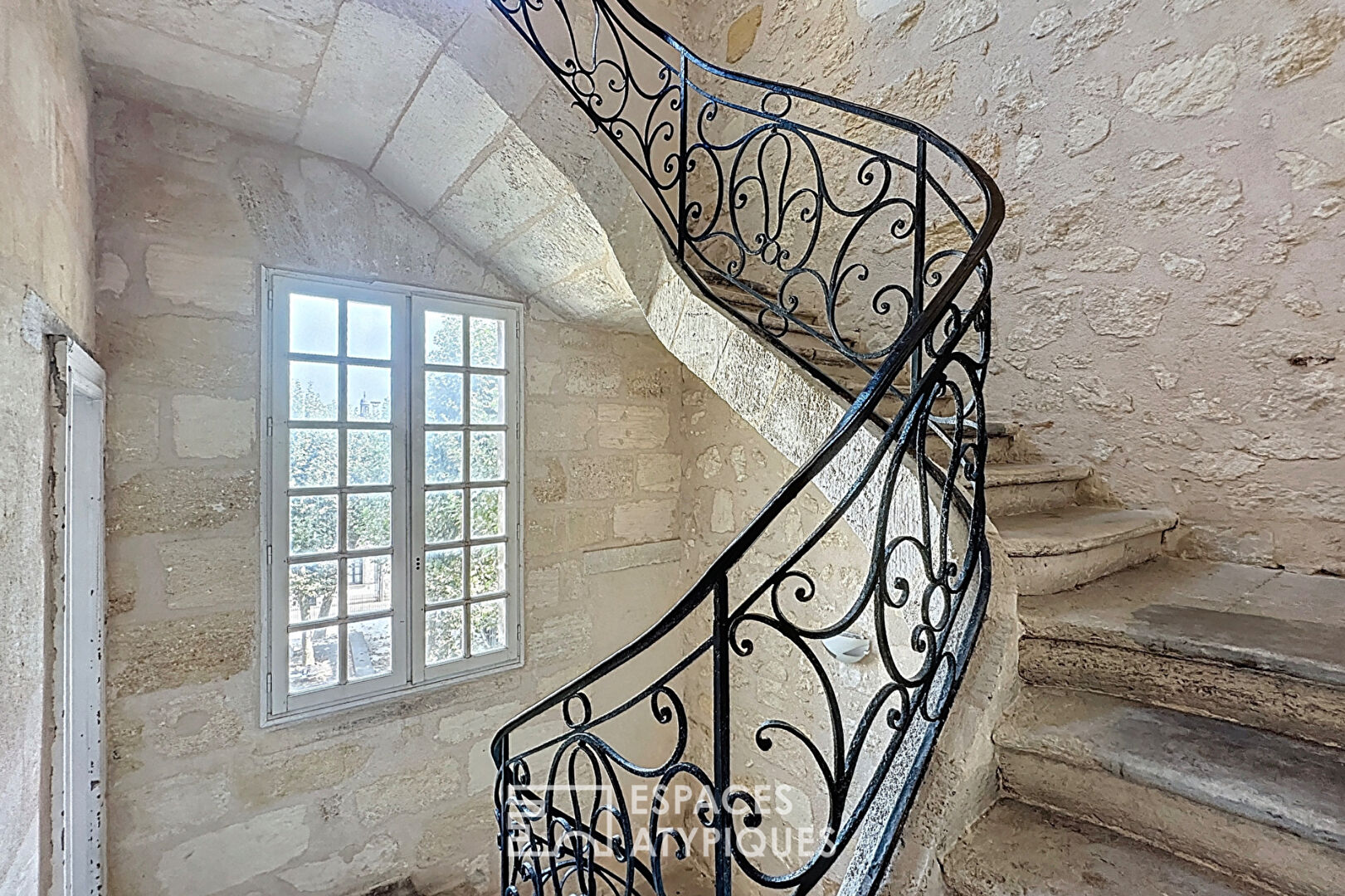 Appartement en duplex sous les toits en plein coeur de Bordeaux