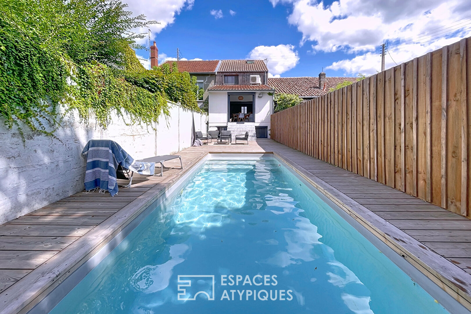 The townhouse with terrace and swimming pool