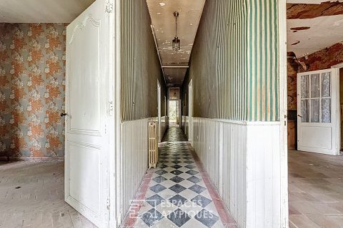 Stone farmhouse to renovate in a wooded park