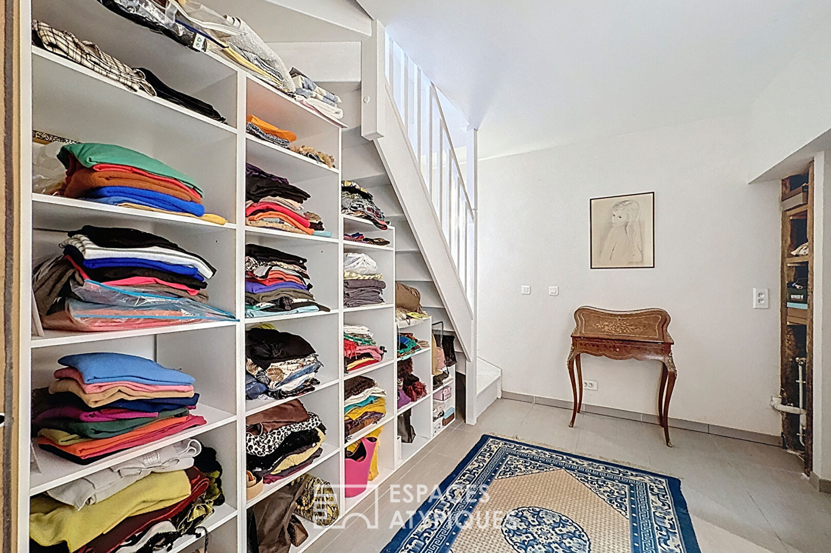 Townhouse with large garage