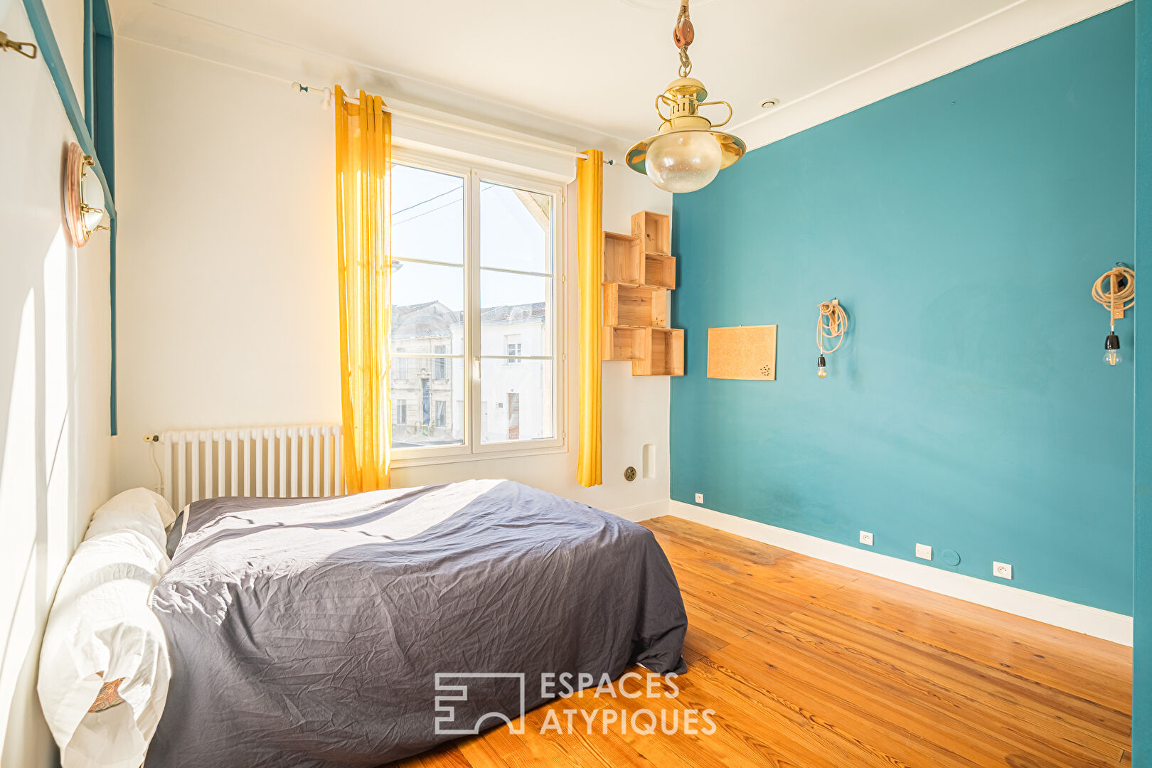 Maison en pierre avec garage et jardin
