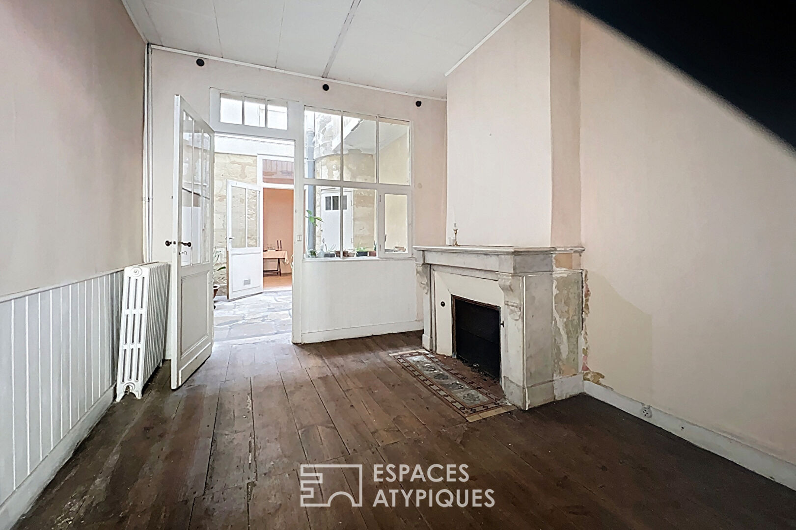 Jolie maison pierre à rénover avec patio en plein coeur de Saint-Michel