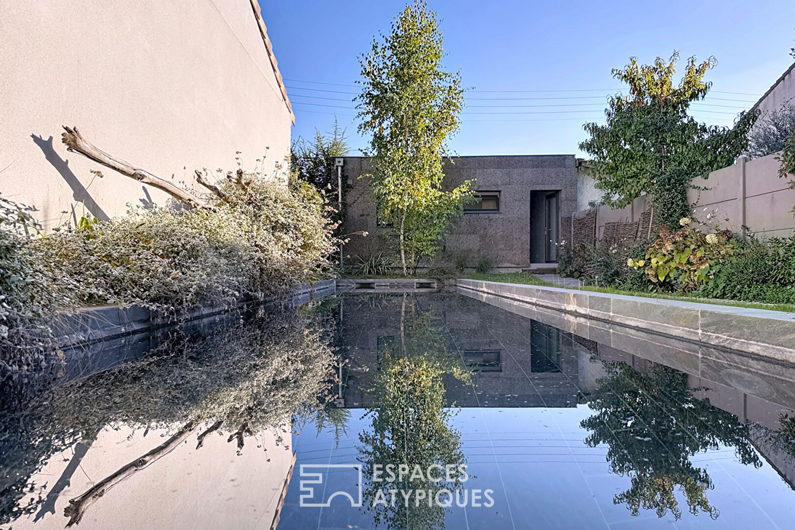 Bioclimatic architect-designed house with garden, swimming pool and parking in the heart of Bouscat
