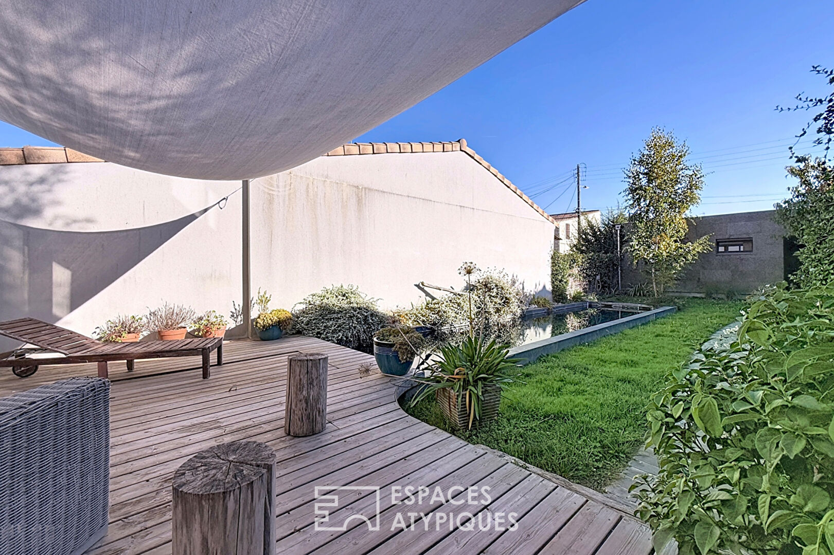 Bioclimatic architect-designed house with garden, swimming pool and parking in the heart of Bouscat