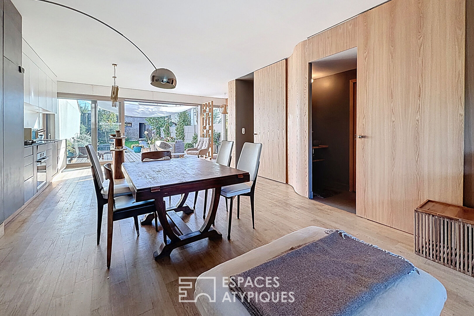 Maison d’architecte bioclimatique avec jardin, piscine et stationnement au coeur du Bouscat