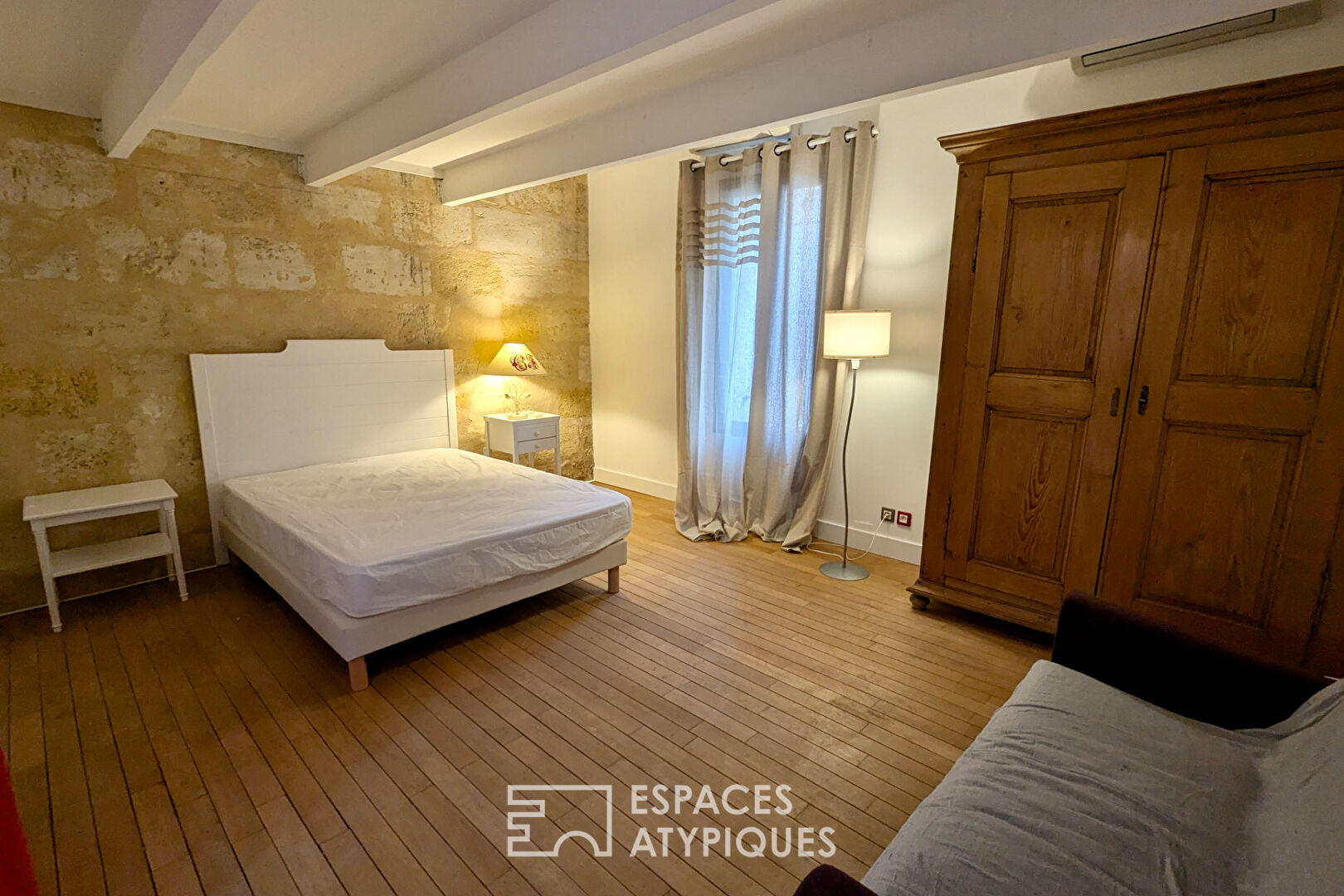 The furnished loft-style house in Chartrons