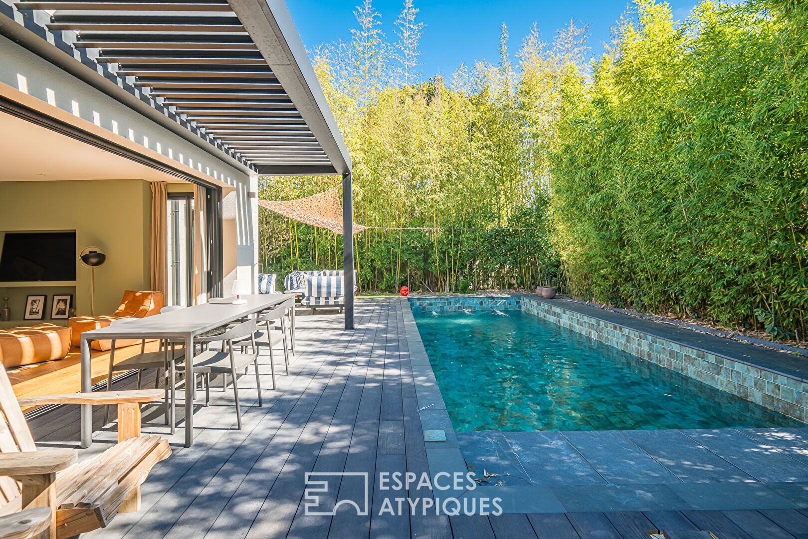 Contemporary single-story house in Talence center