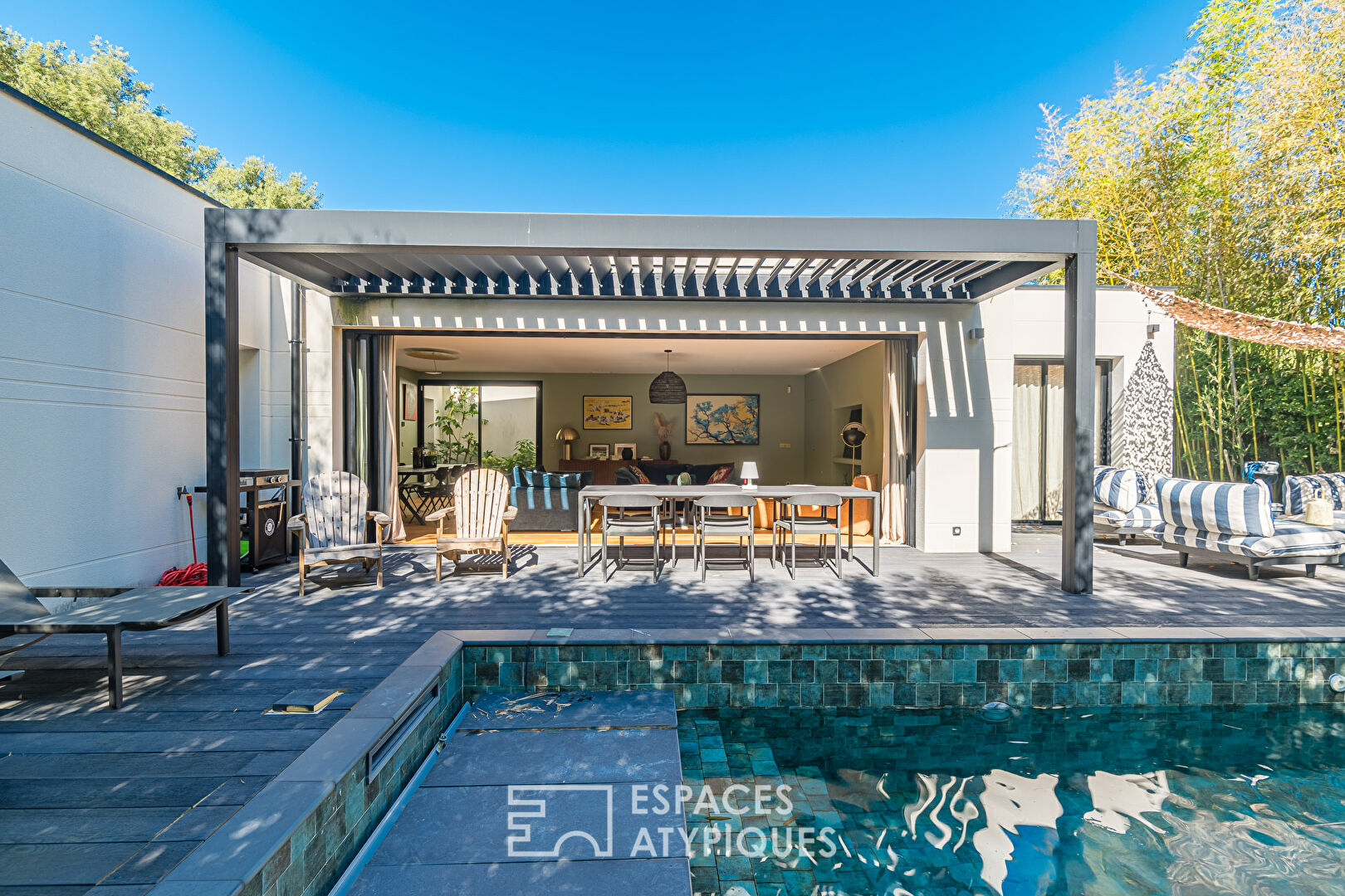 Contemporary single-story house in Talence center