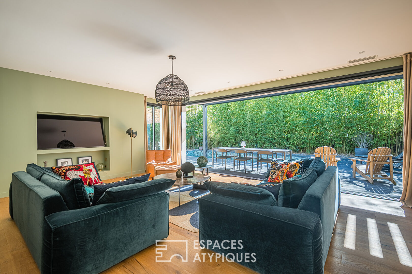 Contemporary single-story house in Talence center