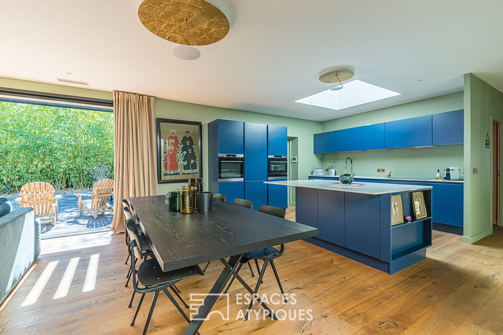 Contemporary single-story house in Talence center