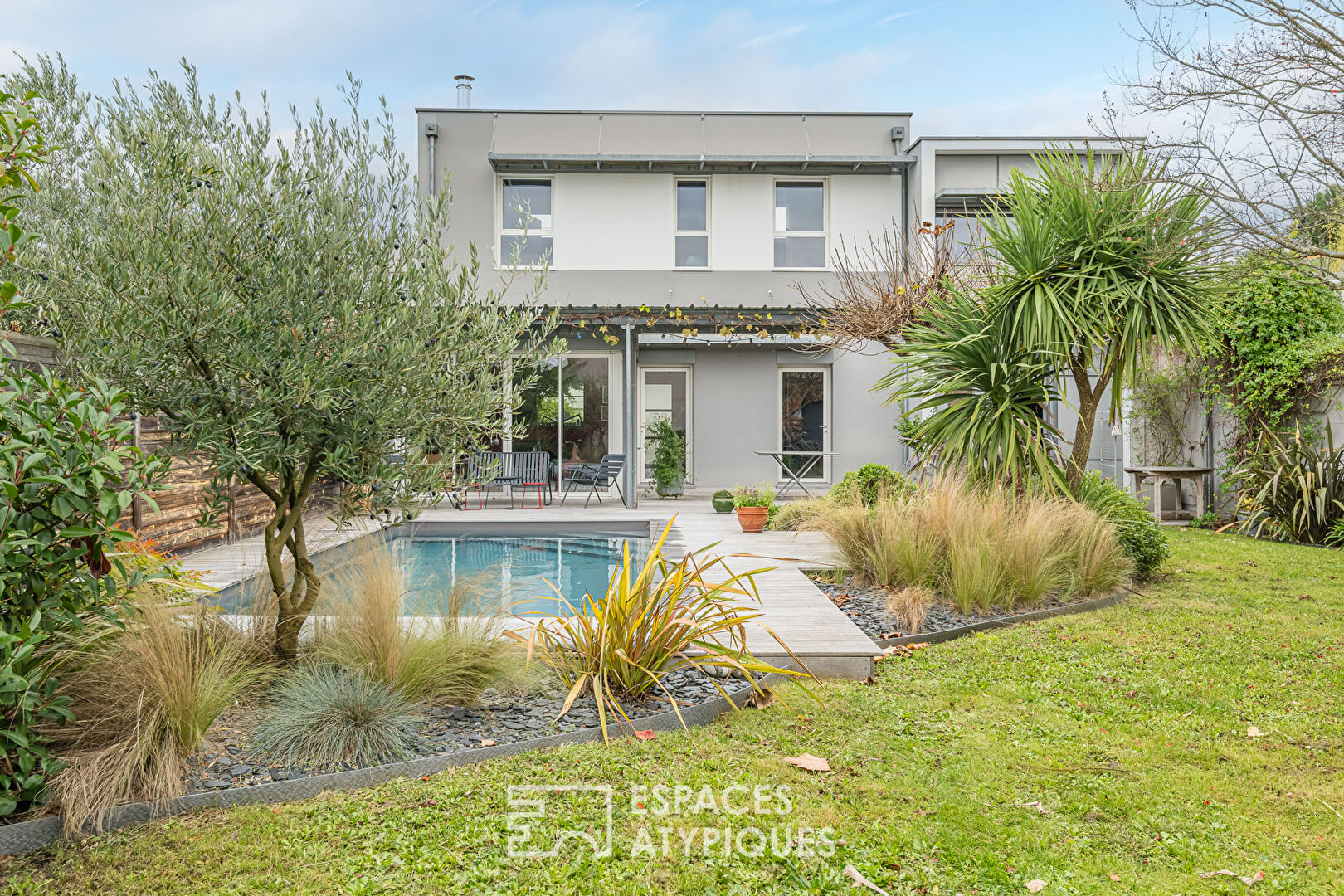 L’harmonie contemporaine au coeur de Caudéran avec piscine et garage