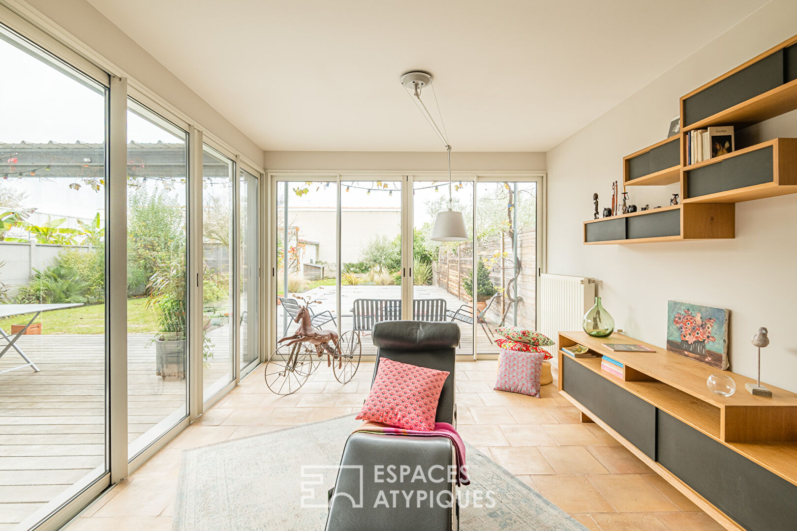 L’harmonie contemporaine au coeur de Caudéran avec piscine et garage