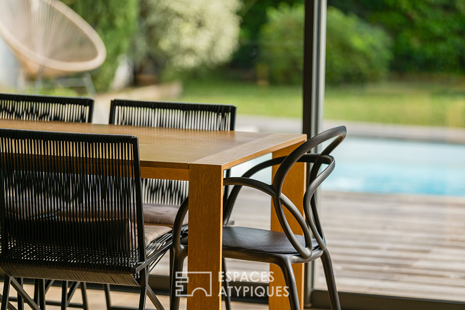 L’harmonie contemporaine au coeur de Caudéran avec piscine et garage