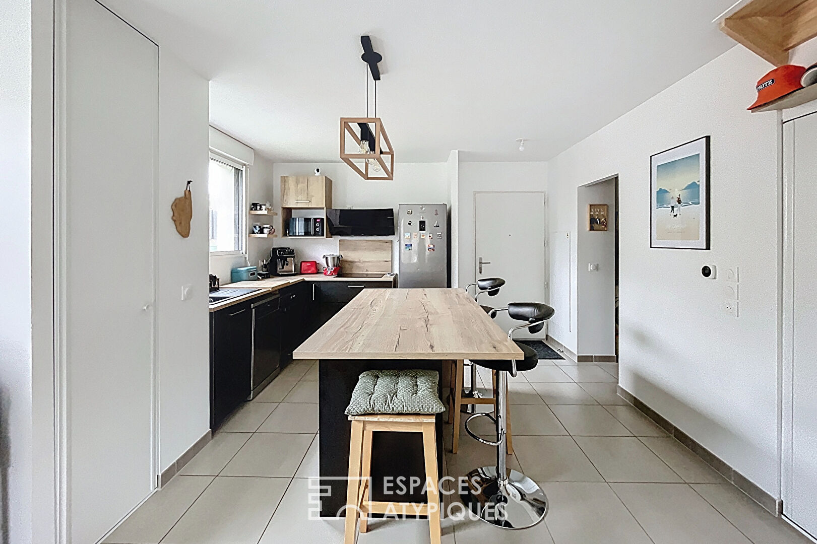 Maison récente et contemporaine avec jardin