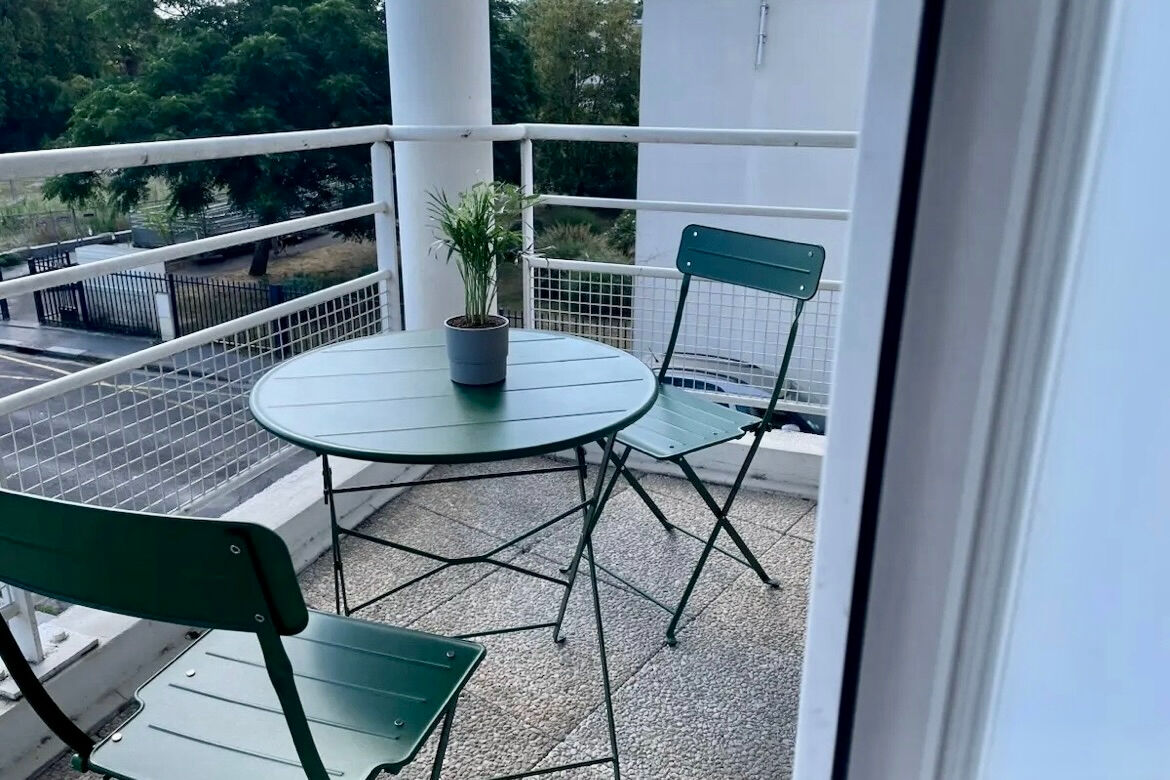 Appartement T3 meublé avec balcon et parking aux Chartrons