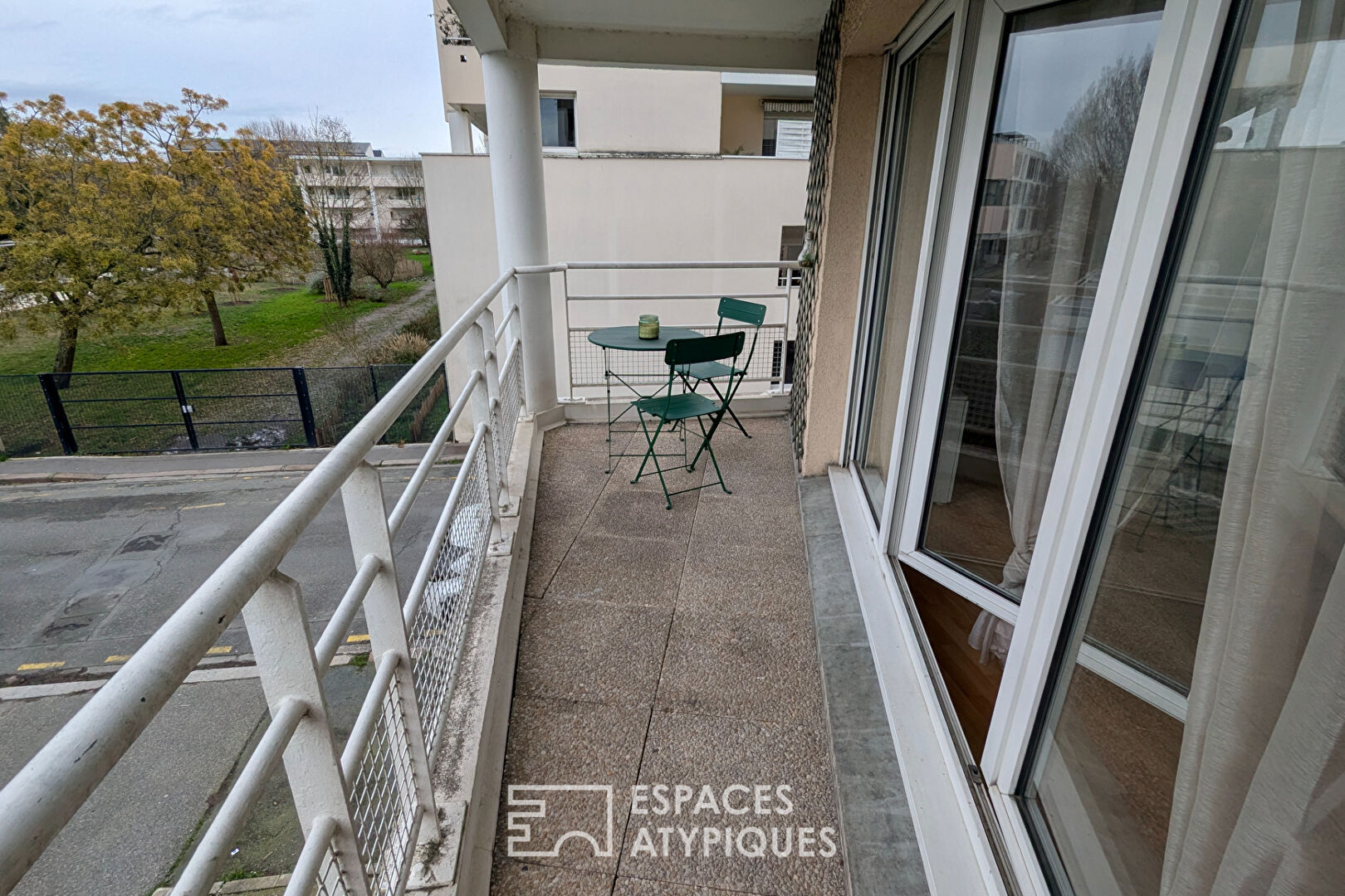 Appartement T3 meublé avec balcon et parking aux Chartrons