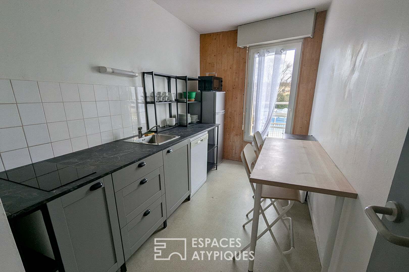 Appartement T3 meublé avec balcon et parking aux Chartrons