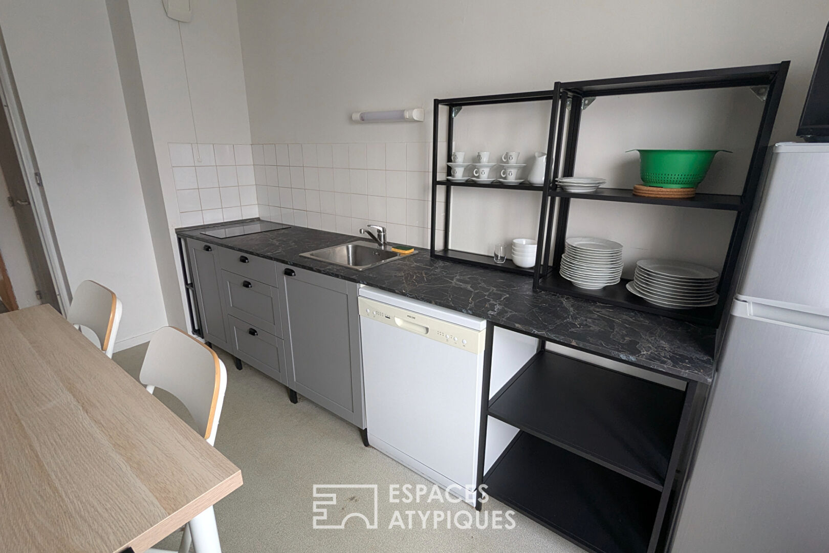 Appartement T3 meublé avec balcon et parking aux Chartrons