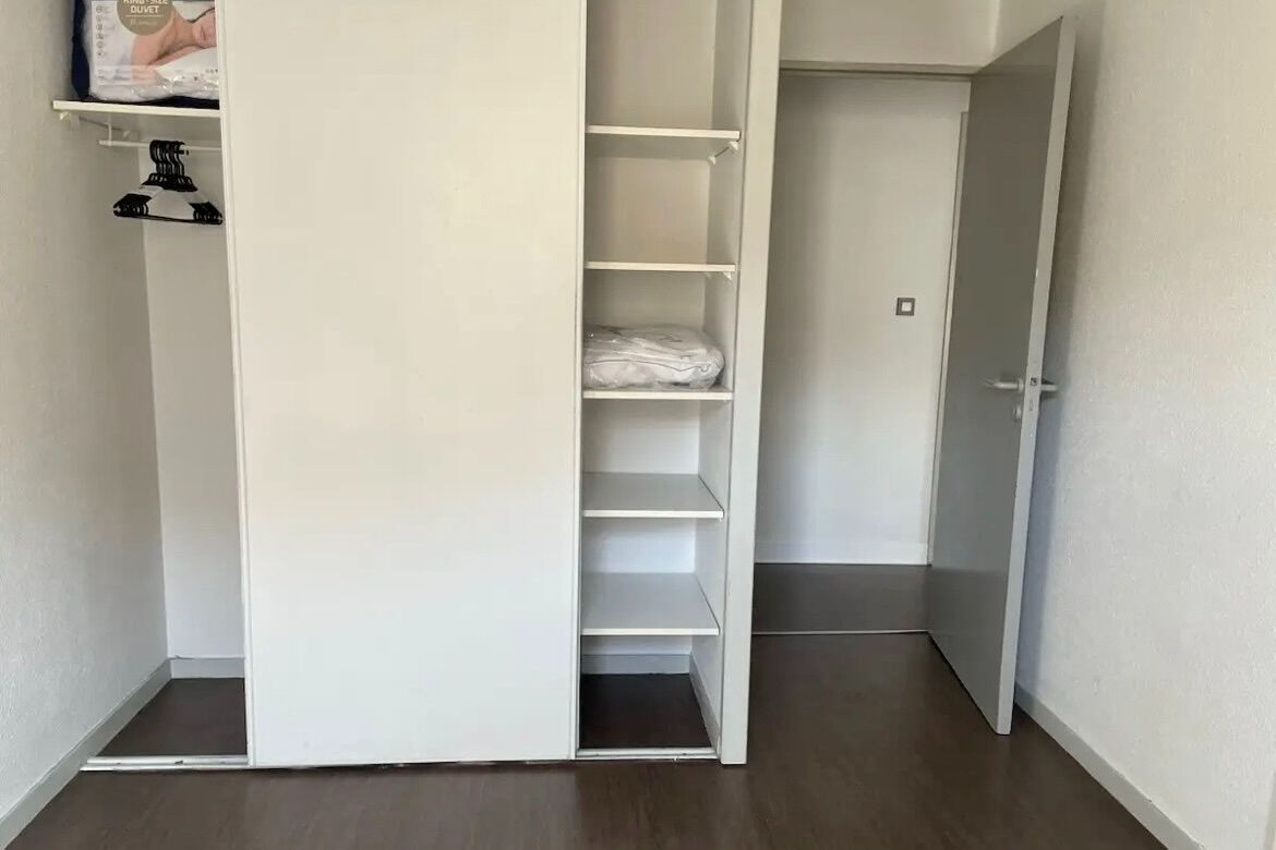 Appartement T3 meublé avec balcon et parking aux Chartrons