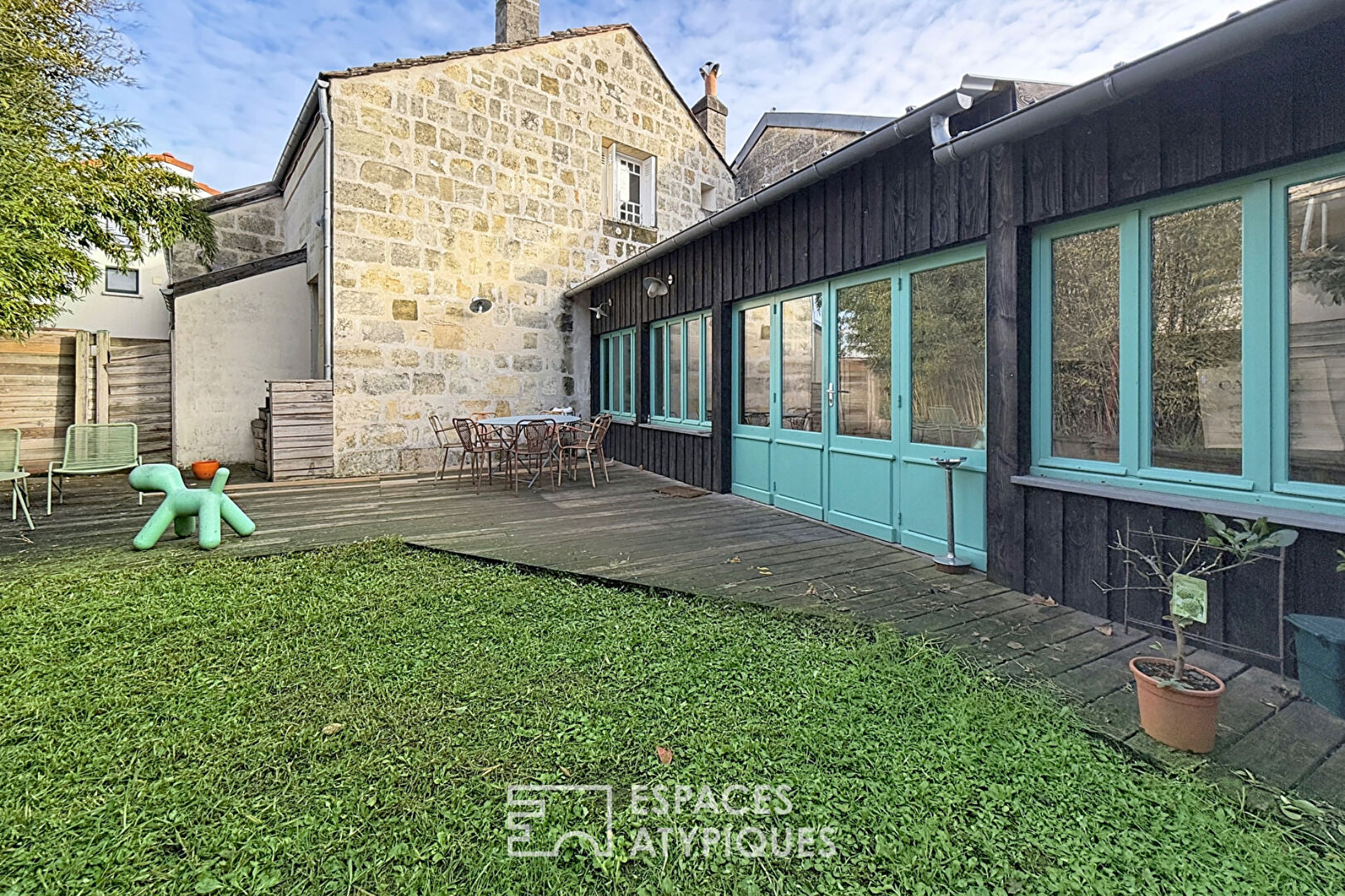 Propriété en pierre au charme multiple avec jardins, au coeur du Bouscat