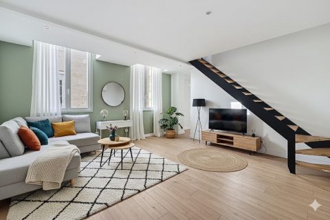 Appartement duplex rénové au dernier étage aux Chartrons